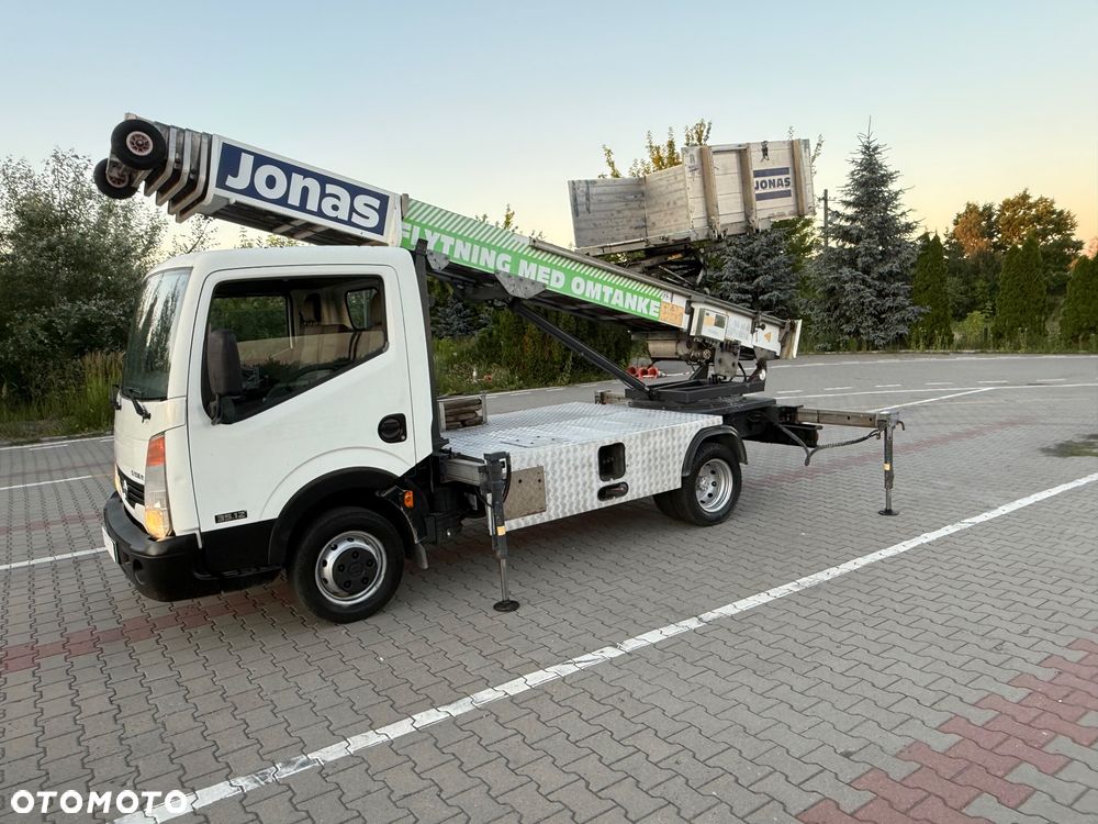 Nissan CABSTAR  2.5  DRABINA - PODAJNIK BOCKER DEKARSKO - MEBLOWY  WYSOKOŚĆ 26 M - 26