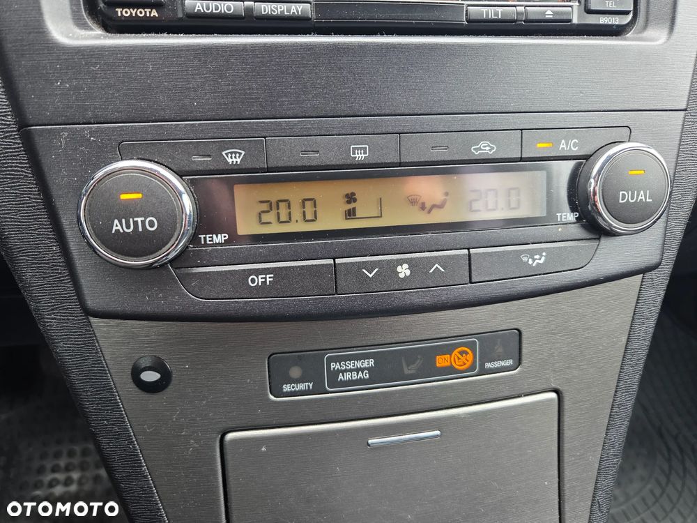 Toyota Avensis 2.0 D-4D - 5