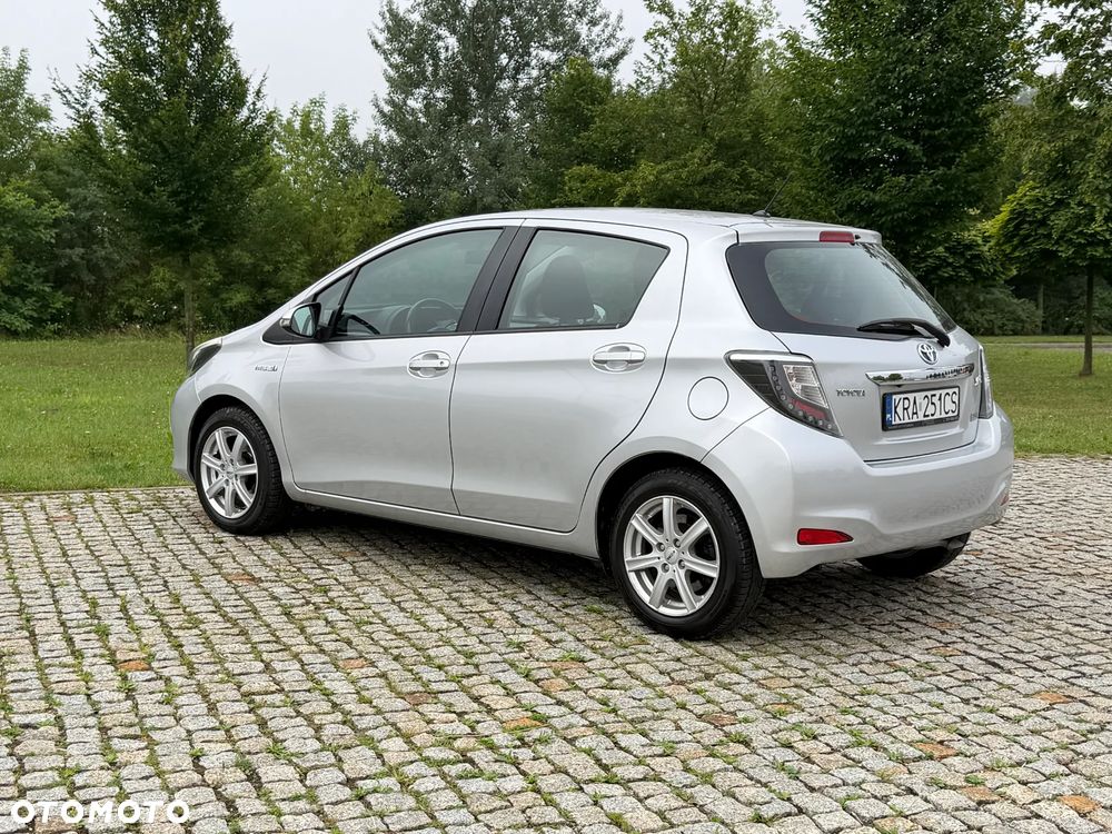 Toyota Yaris Hybrid 100 Premium - 14