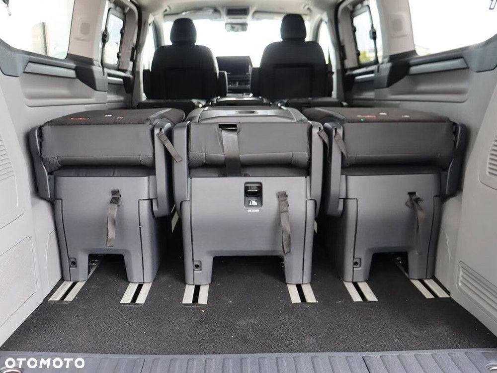 Ford Tourneo Custom - 23