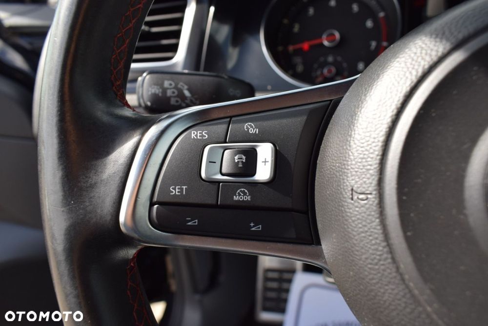 Volkswagen Golf - 29