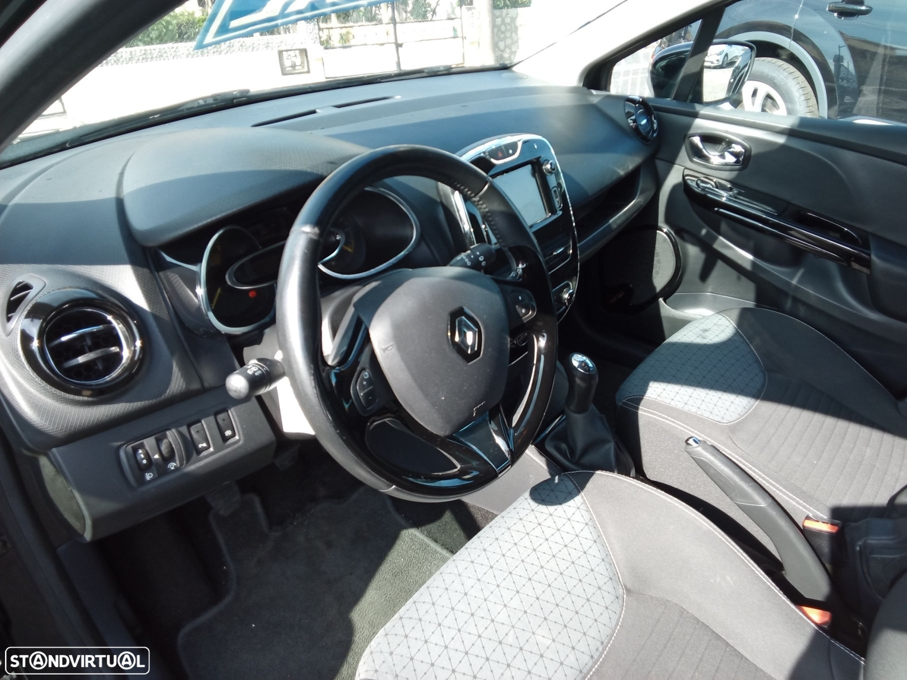 Renault Clio 0.9 TCE Limited - 10