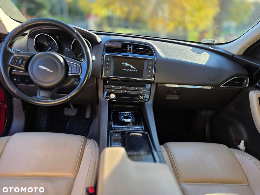 Jaguar F-Pace 2.0 i4D AWD Prestige - 11
