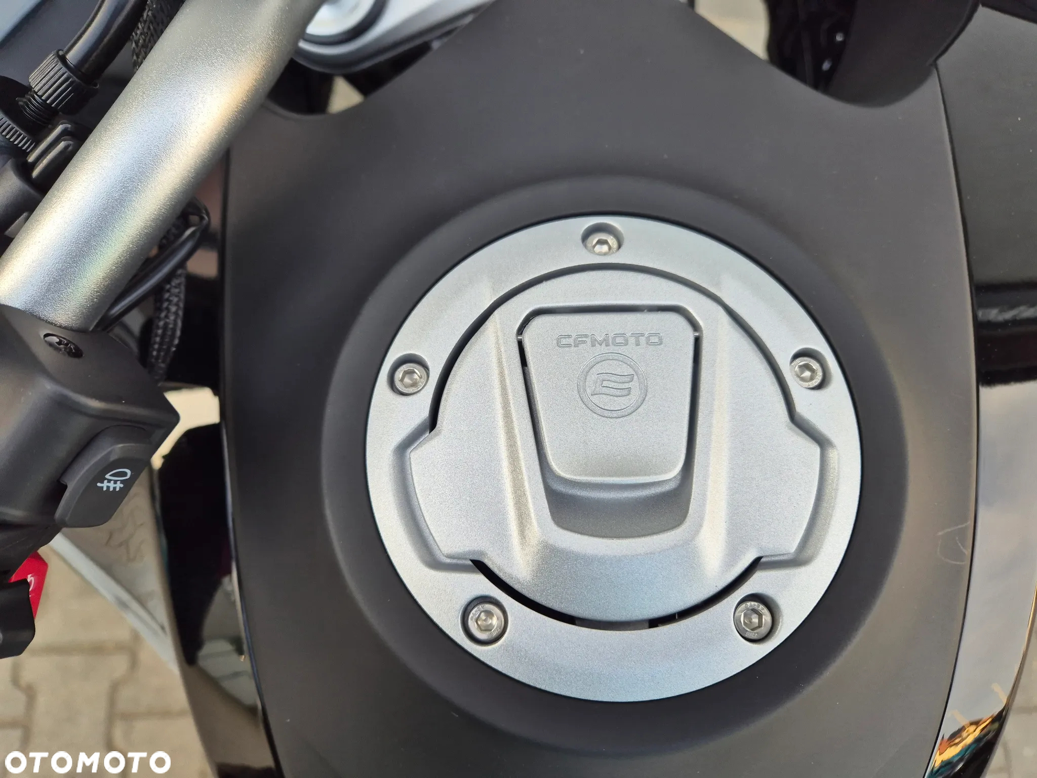 CFMoto MT - 15