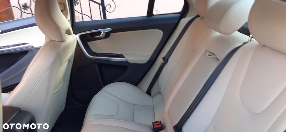 Volvo S60 D5 Drive-E Momentum - 13