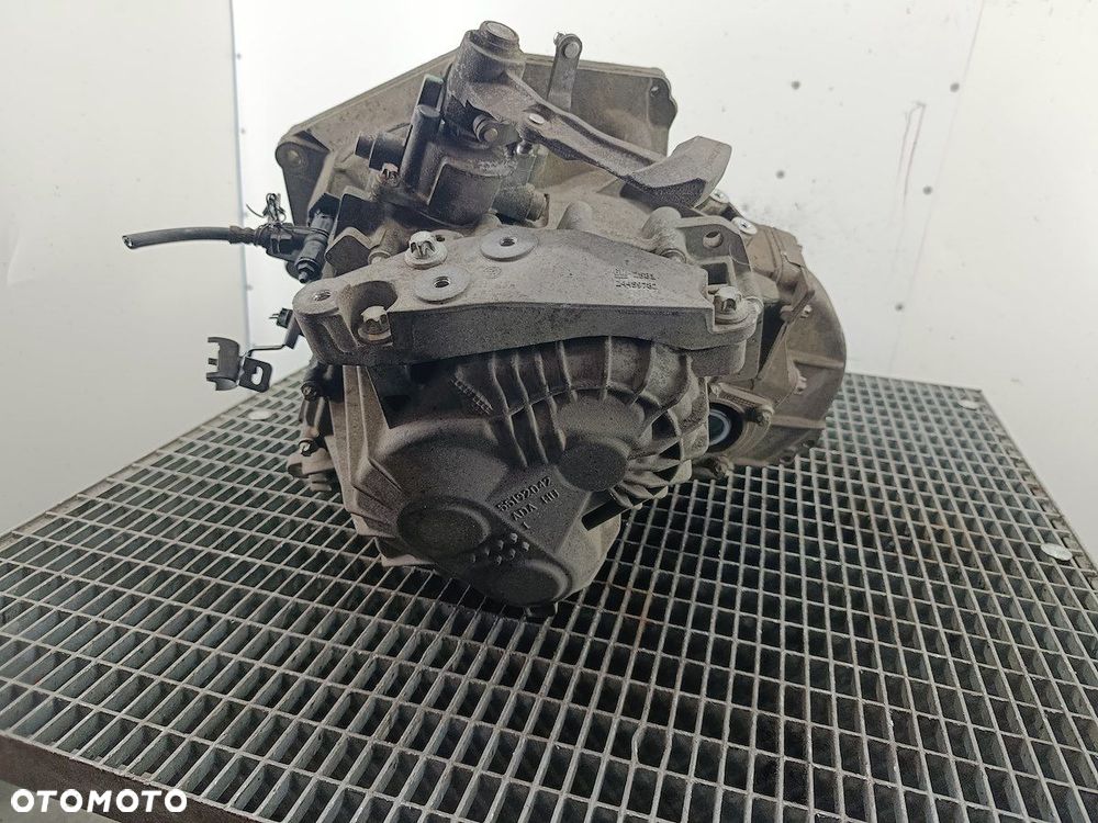 SKRZYNIA BIEGÓW MANUALNA 6 OPEL ZAFIRA B M32 1.9 CDTI - 4