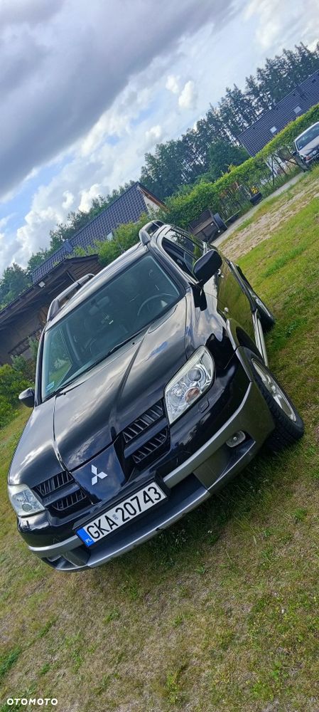 Mitsubishi Outlander - 2