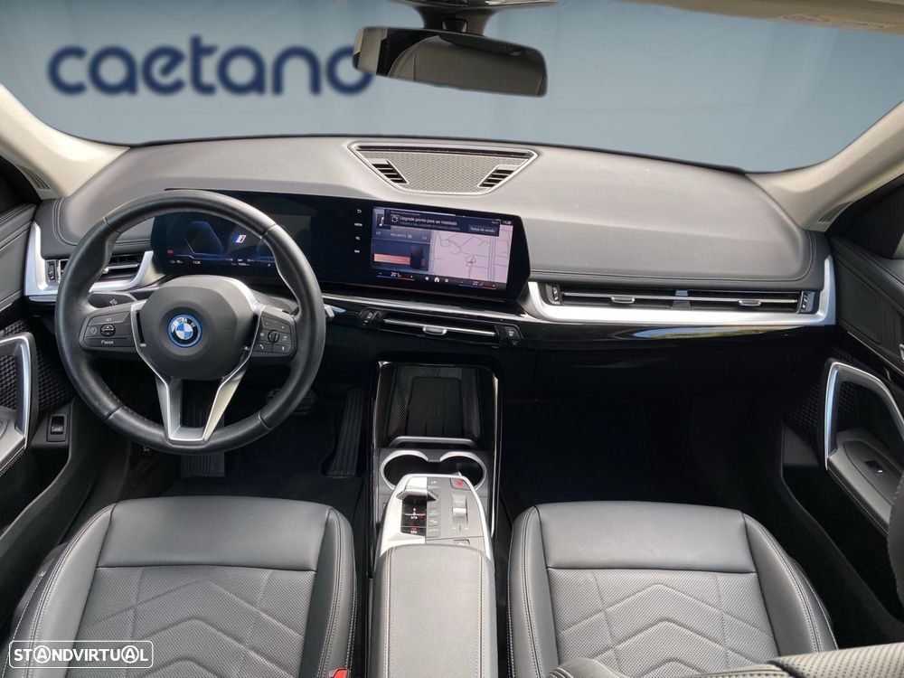 BMW iX1 eDrive20 xLine — photo 4