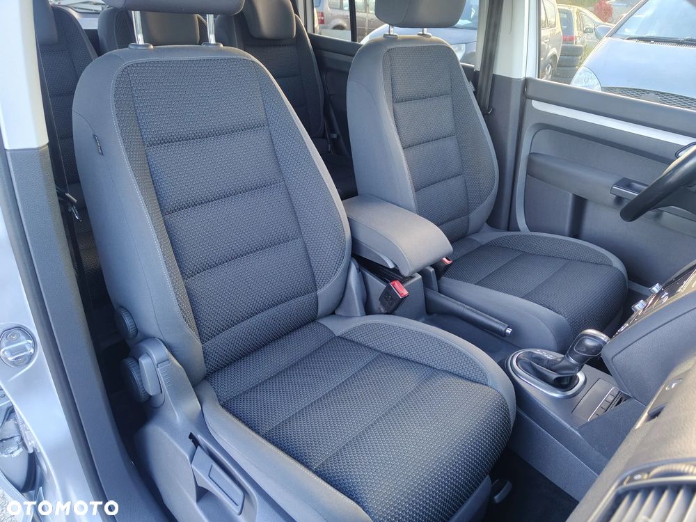 Volkswagen Touran - 24