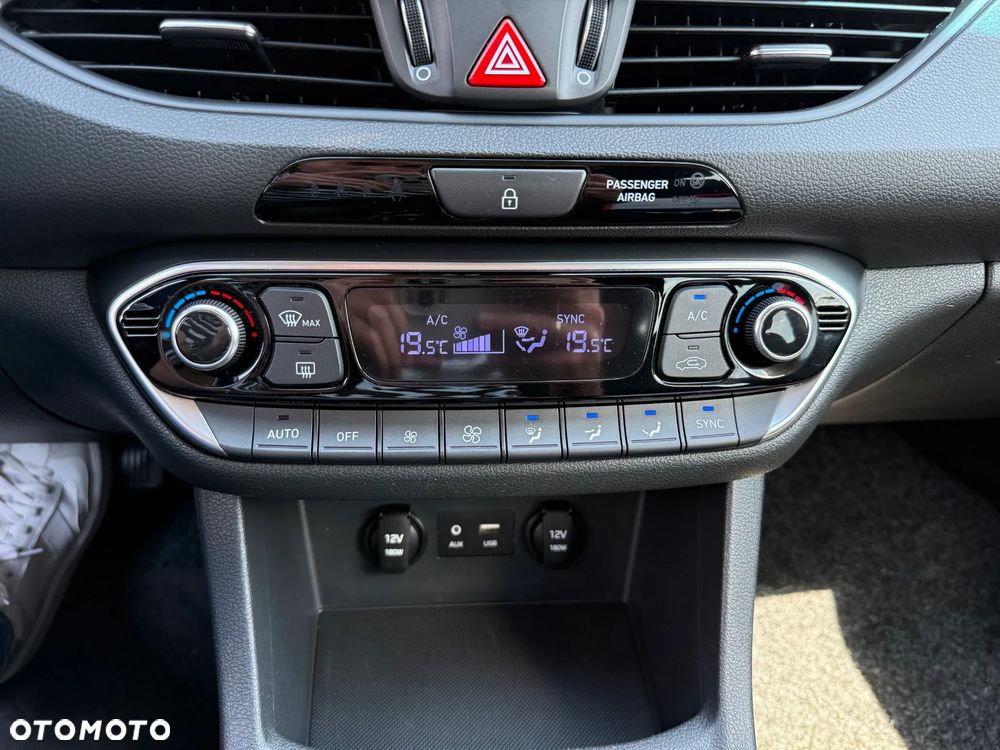 Hyundai i30 1.6 CRDI DCT Intro - 21