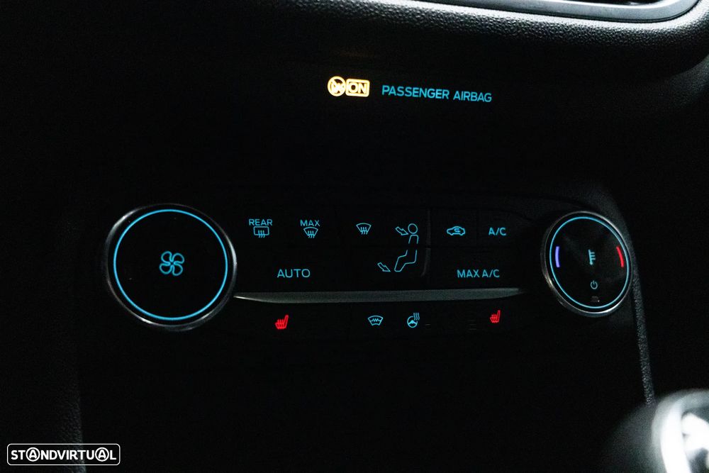 Ford Fiesta 1.0 EcoBoost S&S TITANIUM - 19