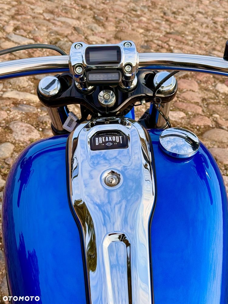 Harley-Davidson Softail Breakout - 9