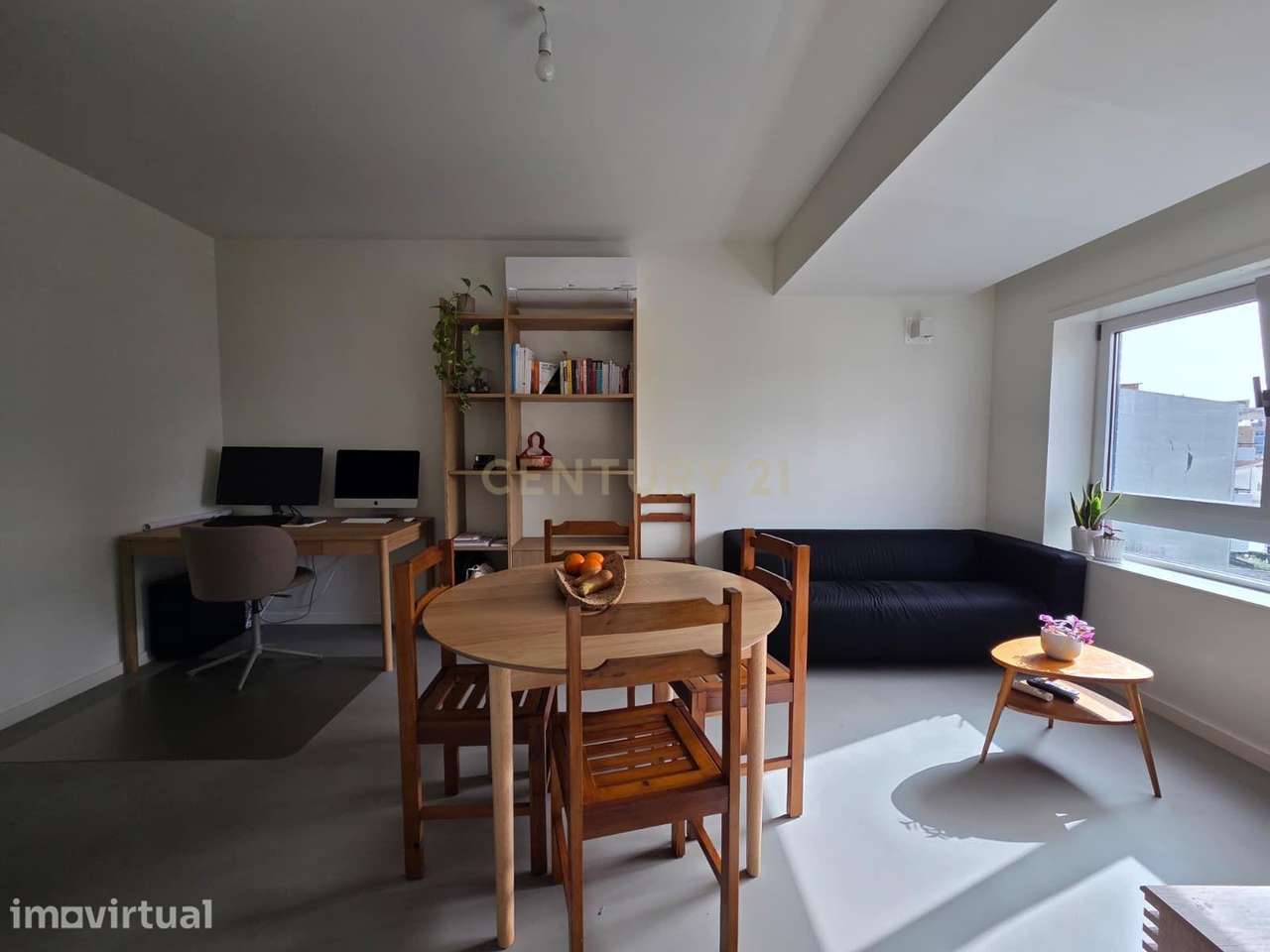 Apartamento T1 | Lugar de Garagem | Varanda | Arrumos | Elevador | Com - Grande imagem: 5/24