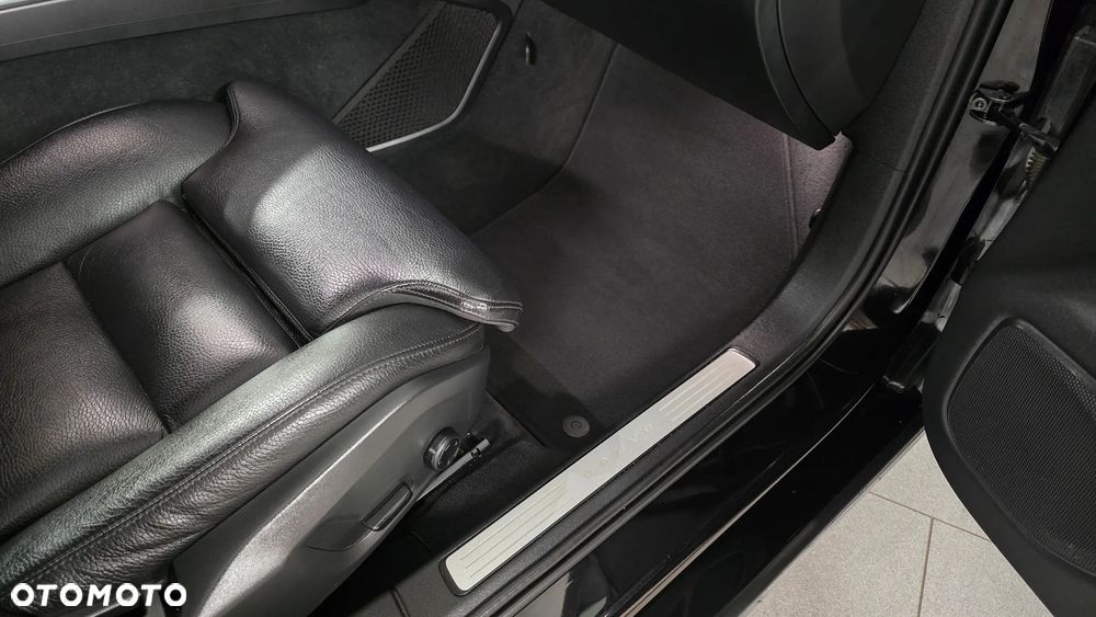 Volvo V60 D4 R-Design - 17