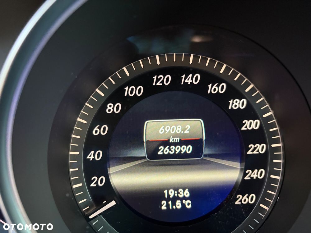 Mercedes-Benz Klasa C 220 CDI BlueEff Classic - 28