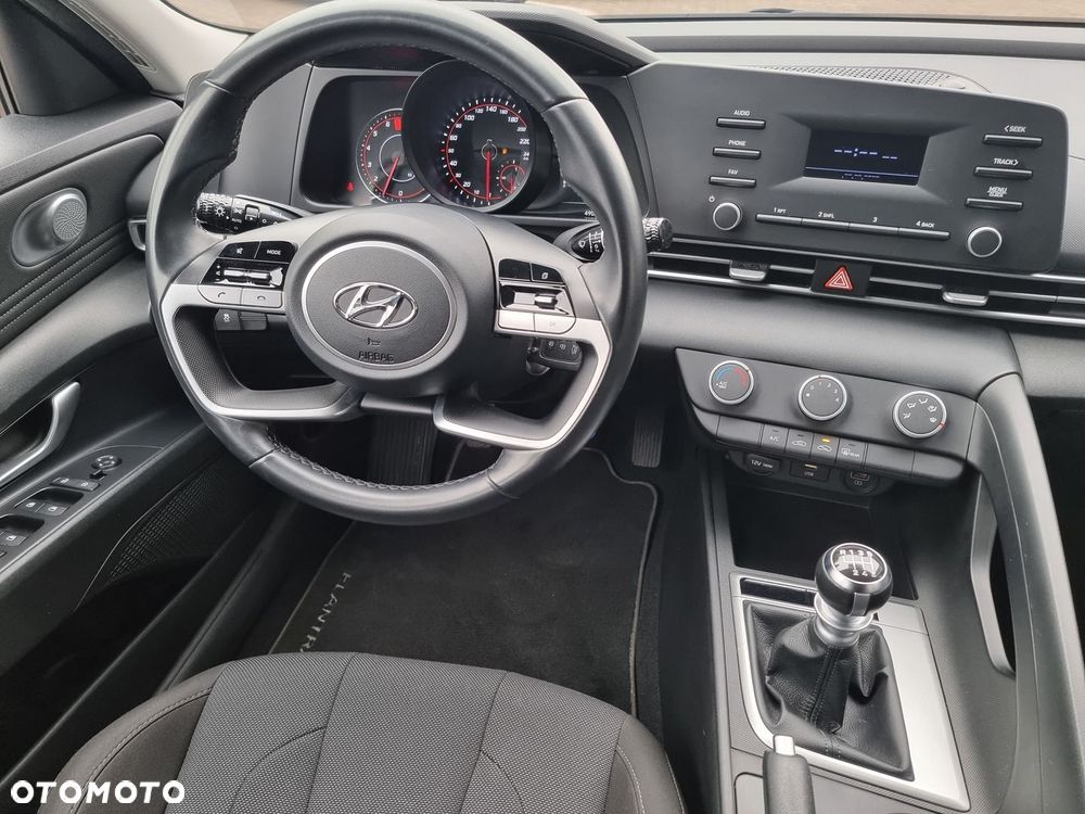 Hyundai Elantra 1.6 Modern - 29