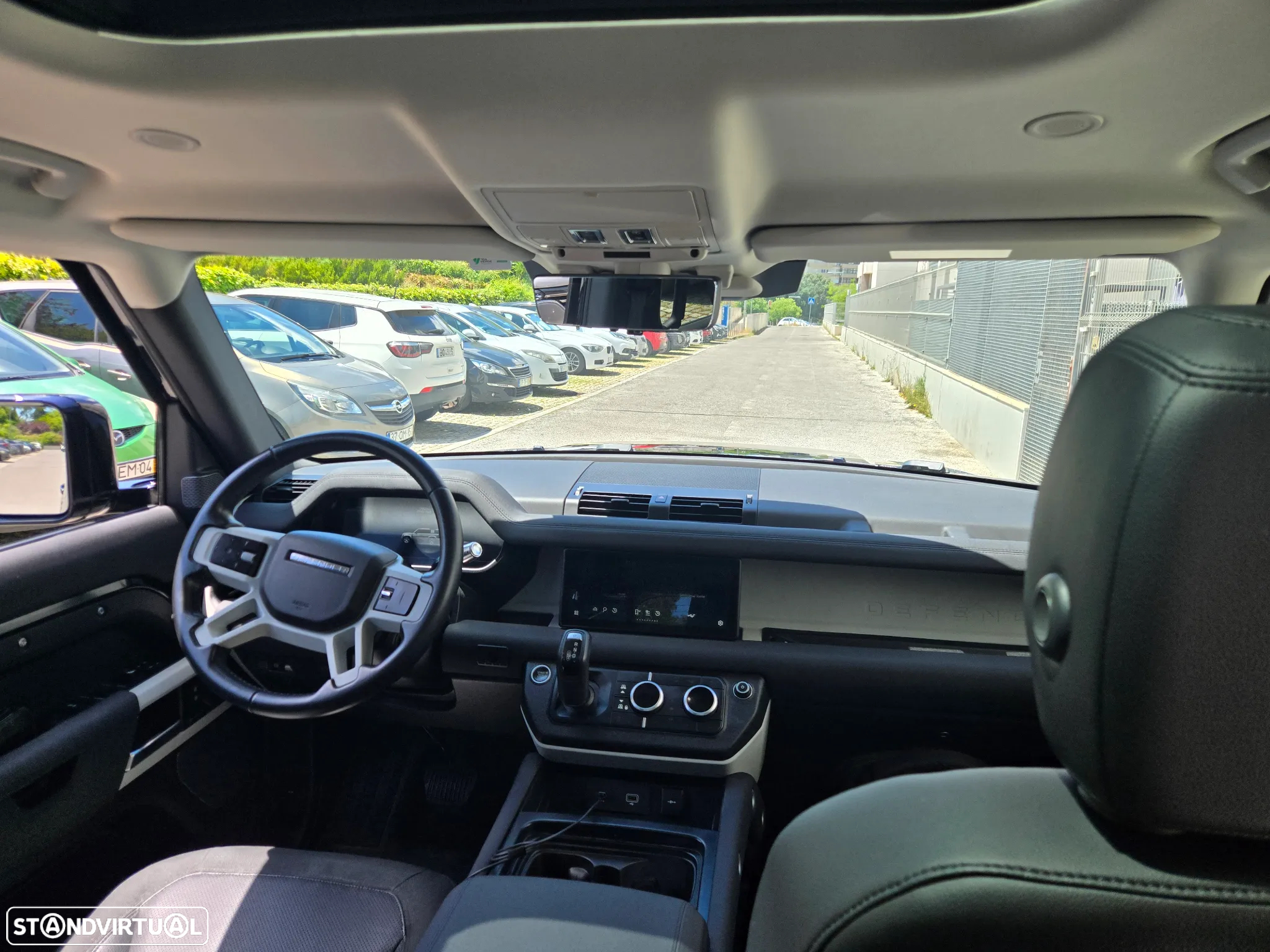 Land Rover Defender 110 D240 SE - 15