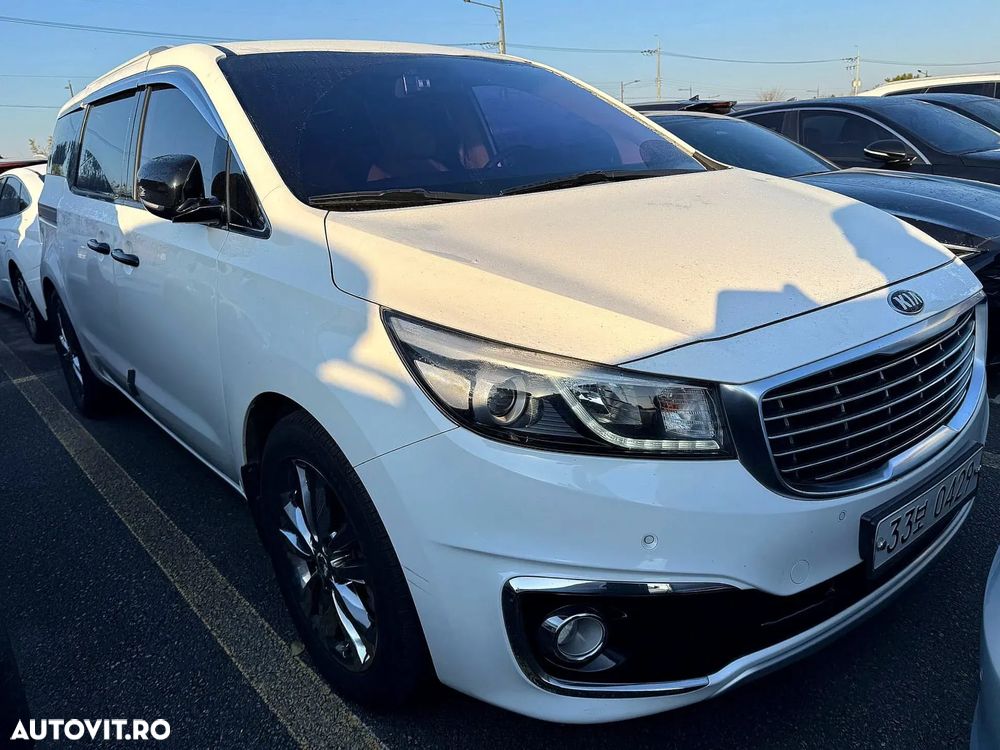 Kia Carnival - 4