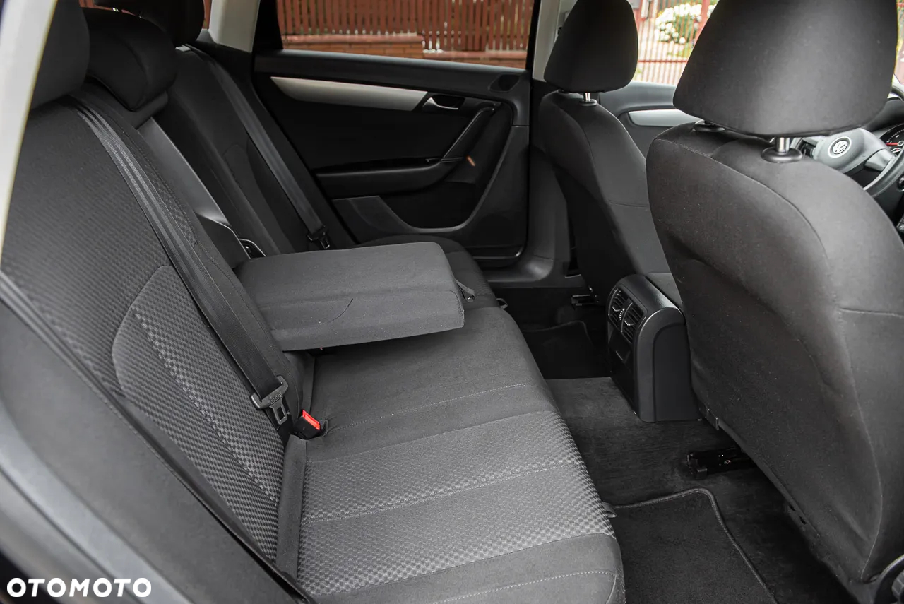 Volkswagen Passat - 26