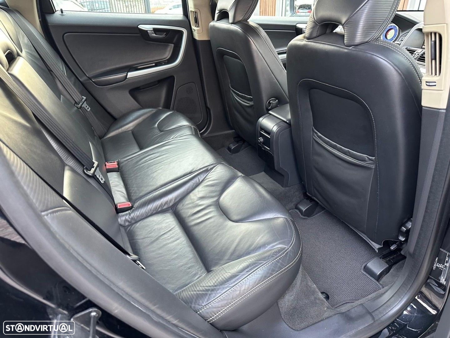 Volvo XC 60 2.0 D3 Drive R-Design - 31