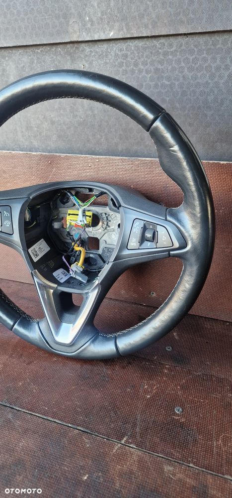 KIEROWNICA SKÓRA Podgrzewana 39108895 OPEL ASTRA K V - 2