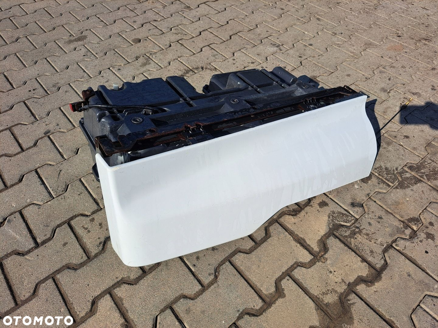 SCHOWEK POD KABINĘ PRAWY RENAULT PREMIUM LANDER KERAX DXI - 3
