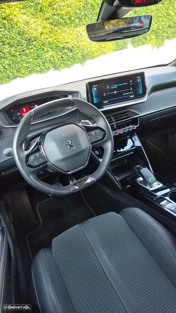 Peugeot 2008 1.2 PureTech GT EAT8 - 13