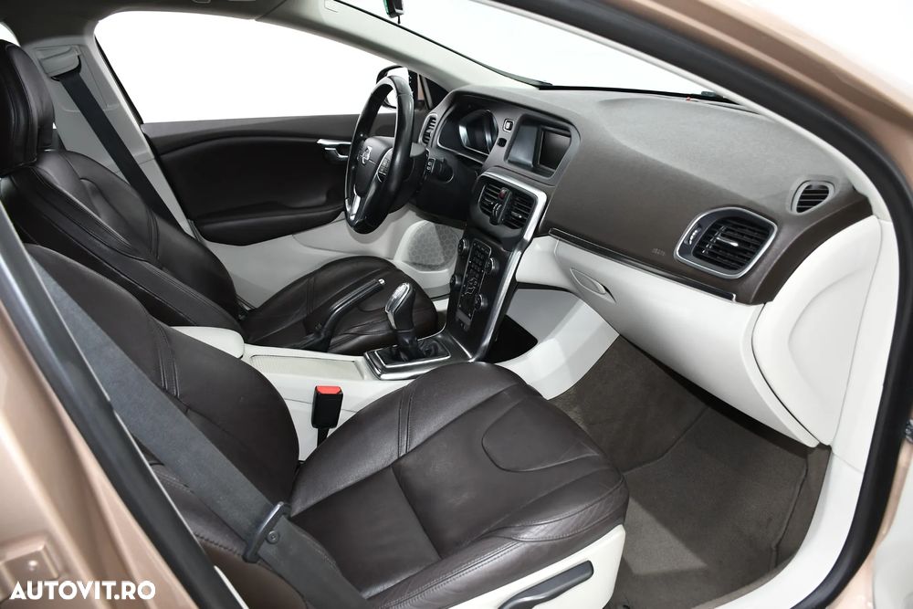 Volvo V40 D2 94g Summum - 14