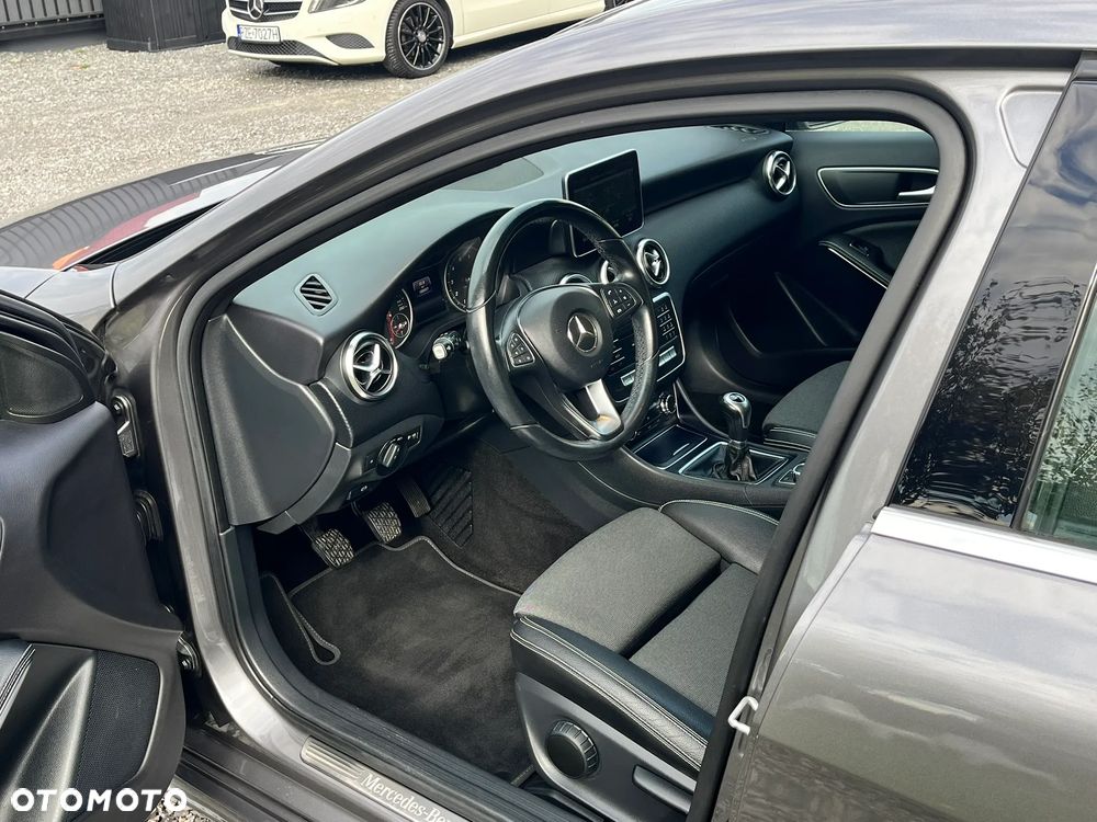 Mercedes-Benz Klasa A 180 BlueEfficiency Edition - 20