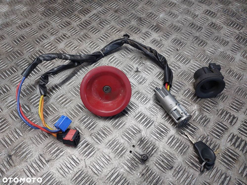 STACYJKA Z KLUCZYKIEM + KOREK WLEWU PALIWA CITROEN BERLINGO I EJXA - 1