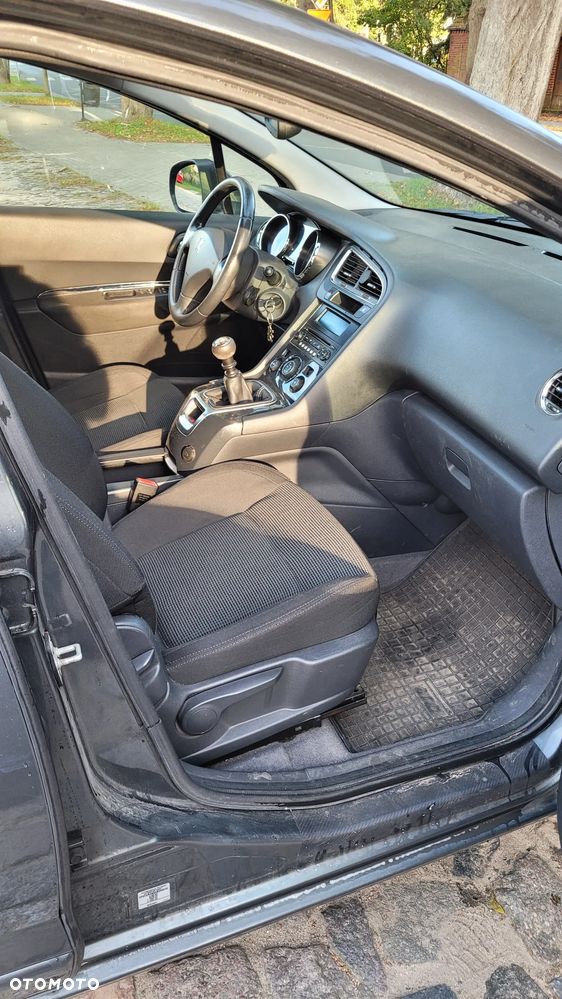 Peugeot 5008 2010 photo 5