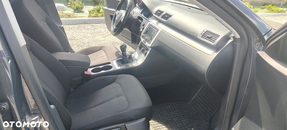 Volkswagen Passat 1.6 TDI Perfectline - 8