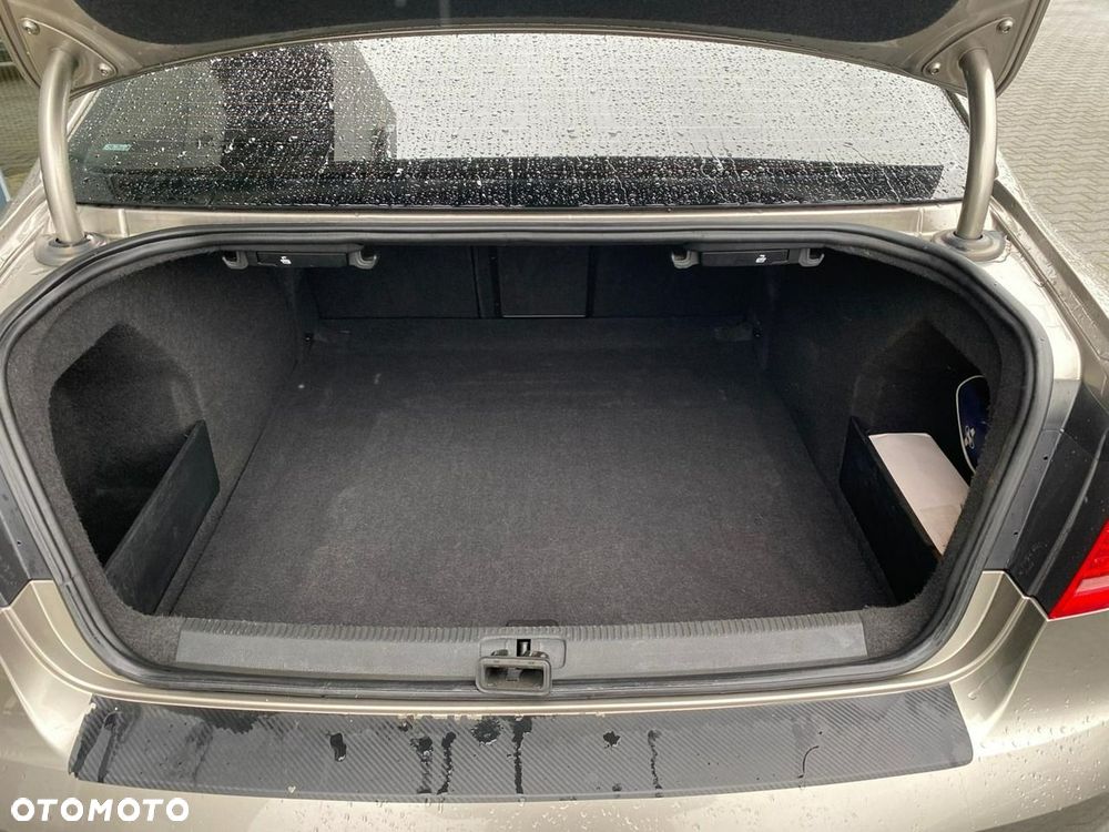 Volkswagen Passat - 6