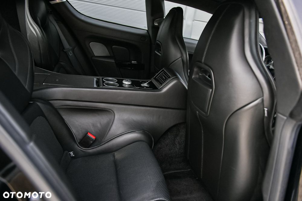 Aston Martin Rapide - 13