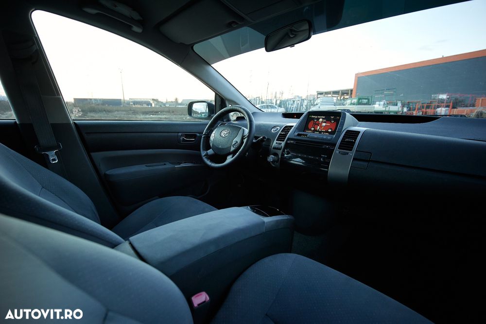 Toyota Prius (Hybrid) Luna - 8