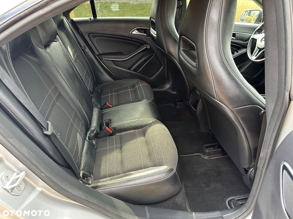 Mercedes-Benz CLA 180 UrbanStyle Edition - 18