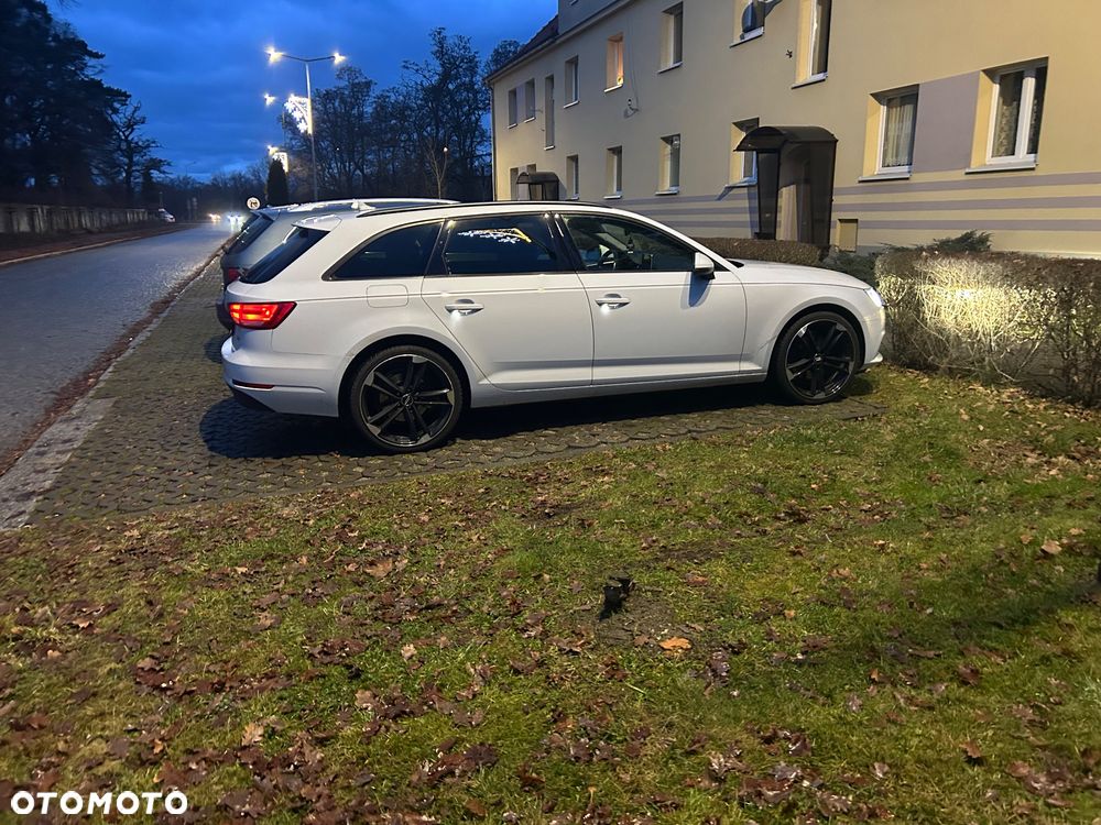 Audi A4 Avant 2.0 TDI S tronic - 32