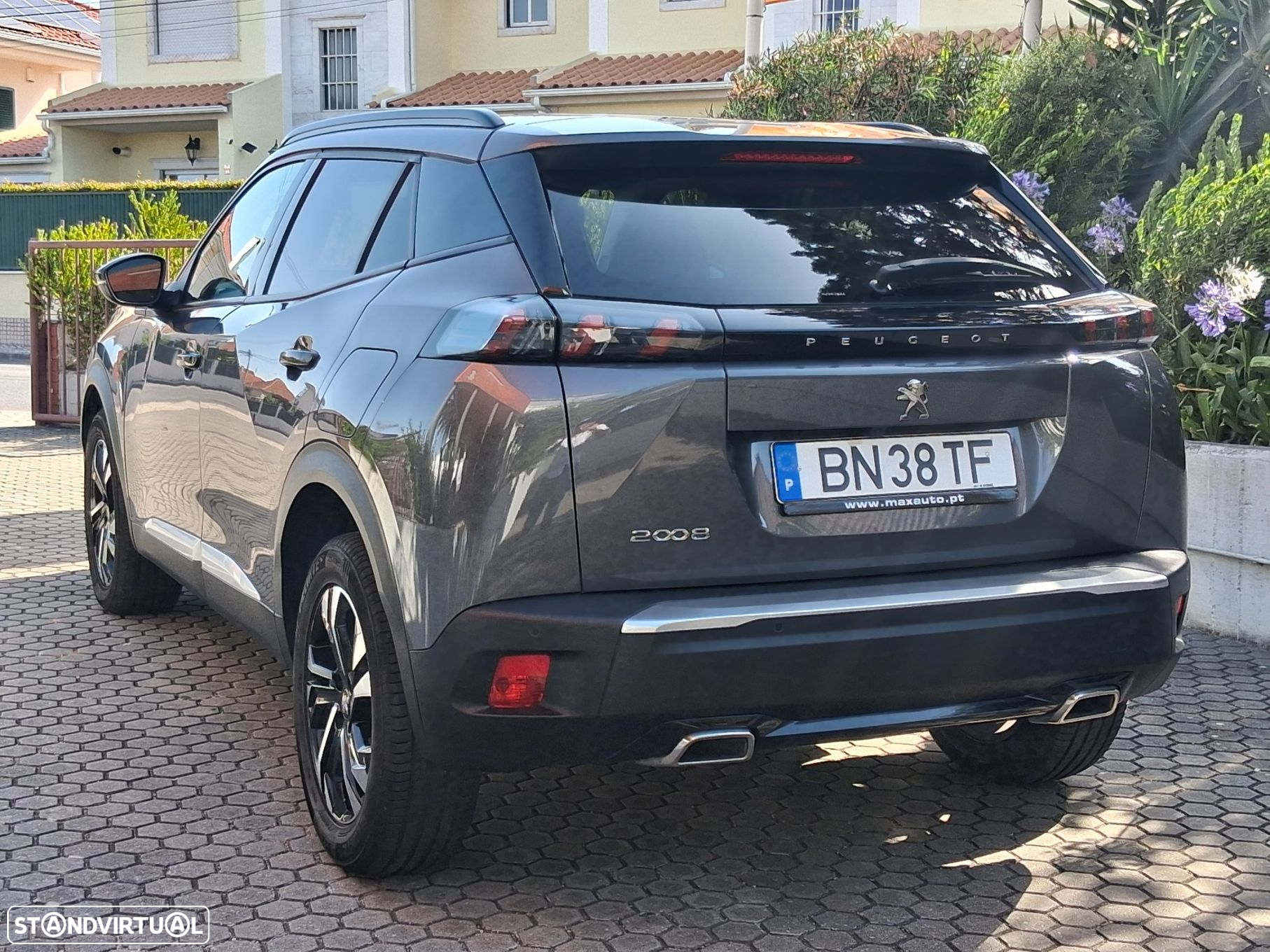 Peugeot 2008 1.2 PureTech Allure EAT8 - 23