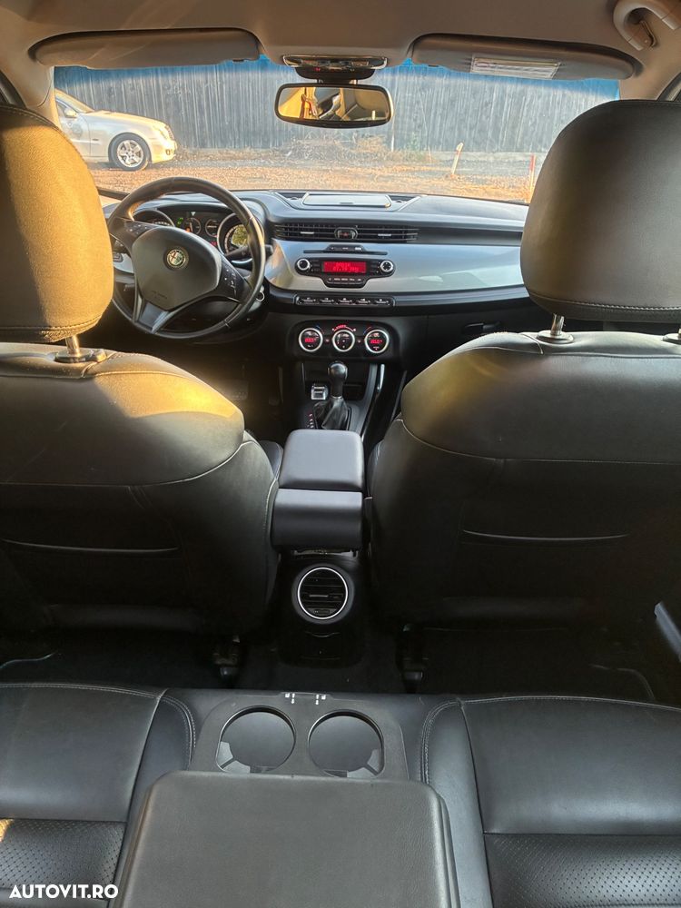 Alfa Romeo Giulietta 1.4 M-Air TCT Distinctive - 9