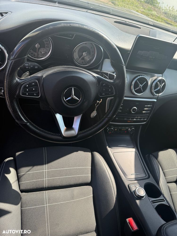 Mercedes-Benz GLA 200 d 4MATIC Aut. - 11