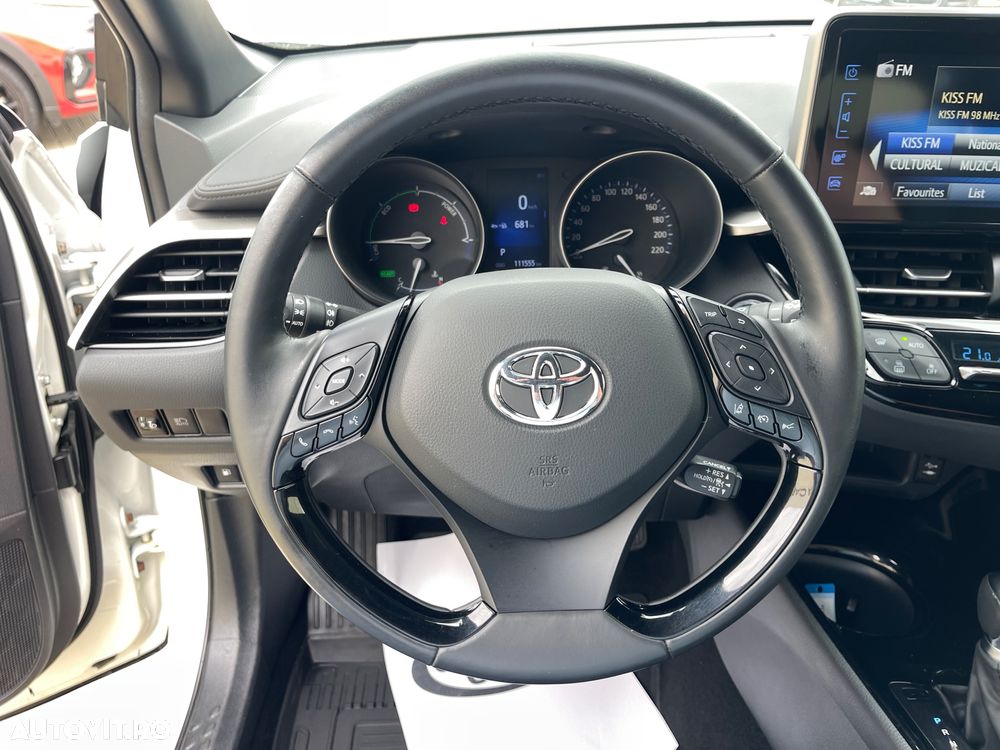 Toyota C-HR Hybrid Club - 38