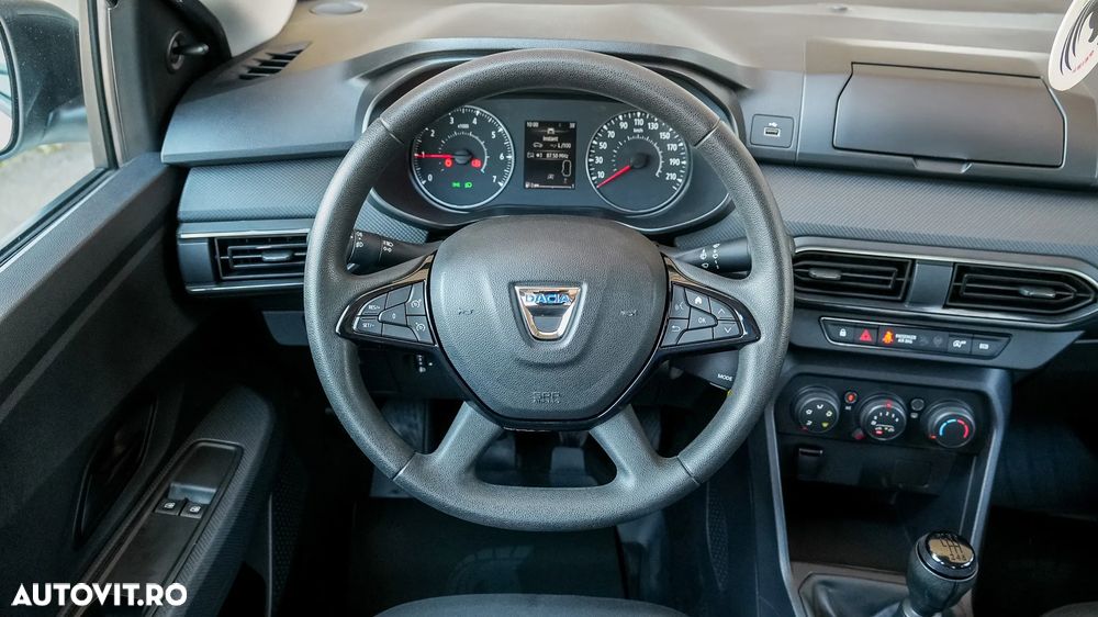Dacia Logan TCe 90 Essential - 12