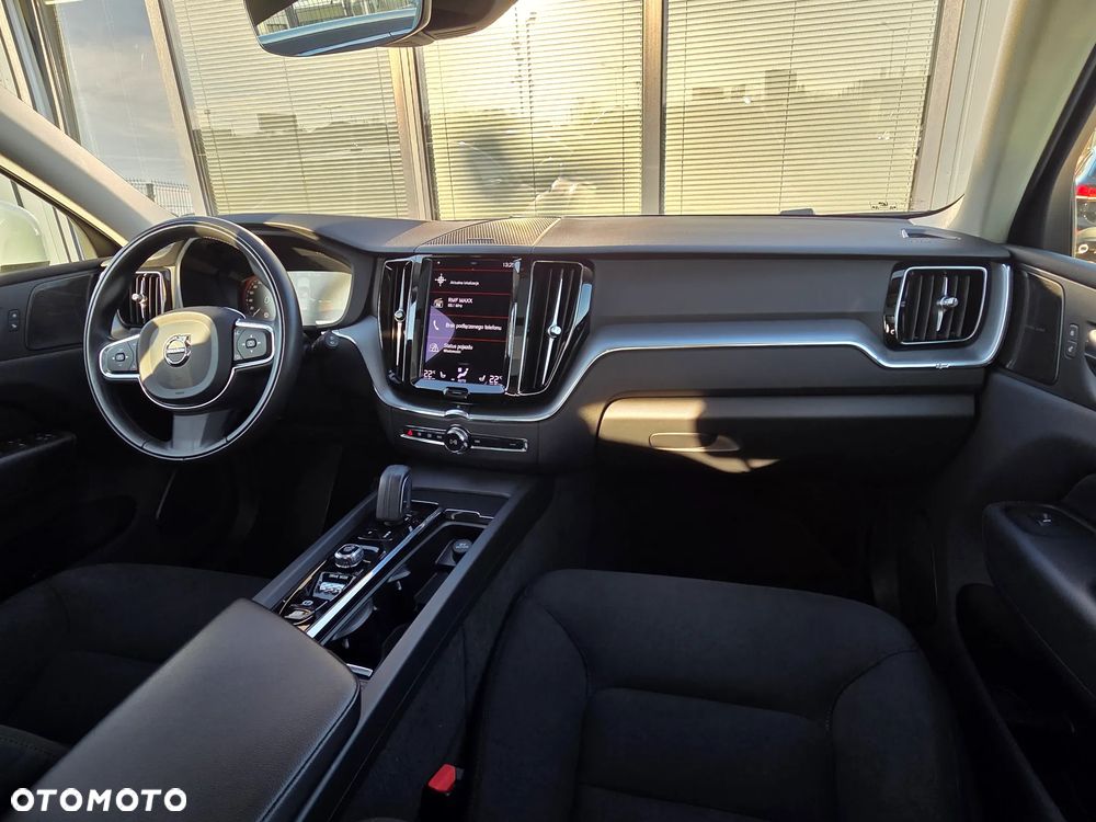 Volvo XC 60 T6 Plug-In Hybrid AWD Essential - 32