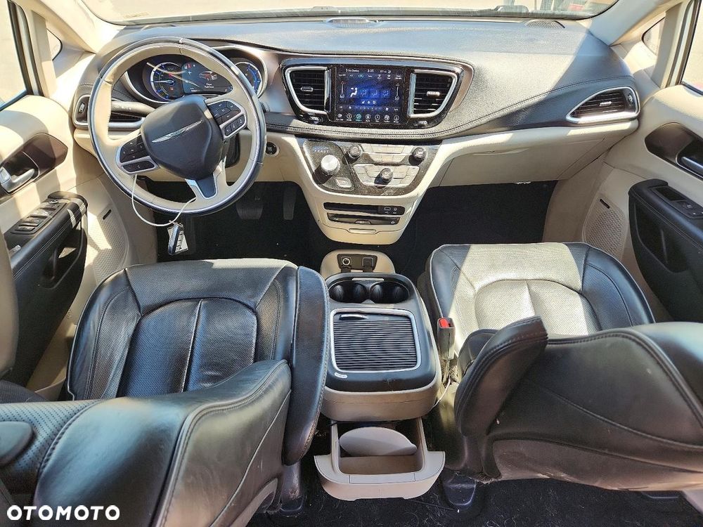 Chrysler Pacifica - 8