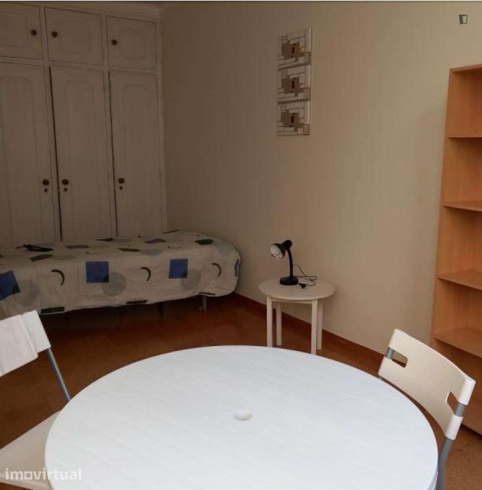 Quarto - localizado em Campolide Lisbon - Grande imagem: 4/13