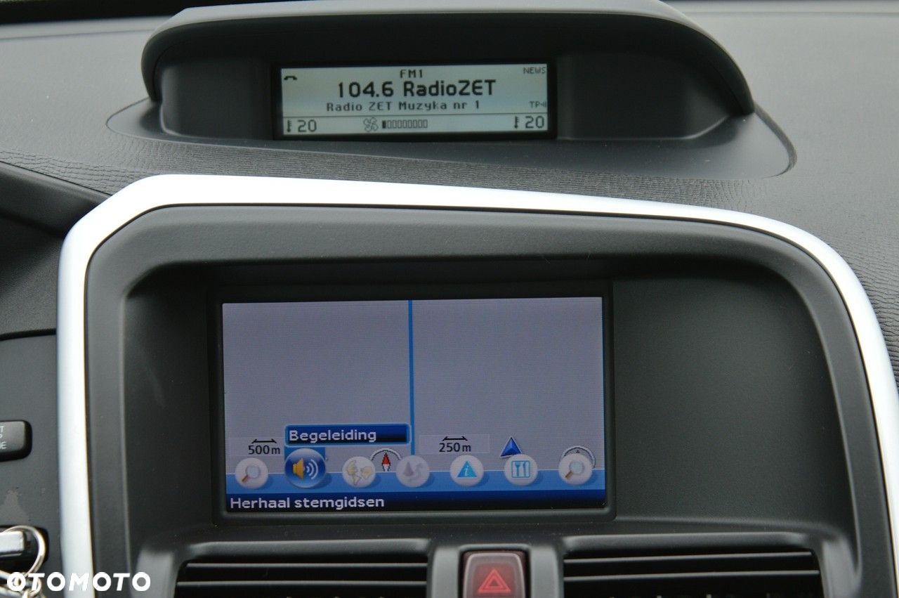 Volvo XC 60 D4 Geartronic Momentum - 21