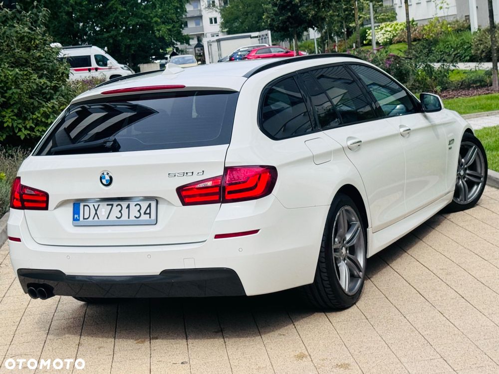 BMW Seria 5 530d xDrive - 12