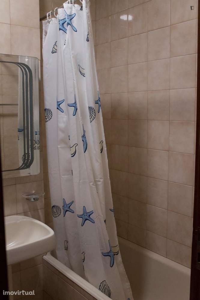 Quarto - localizado em São Mamede de Infesta Porto - Grande imagem: 3/24