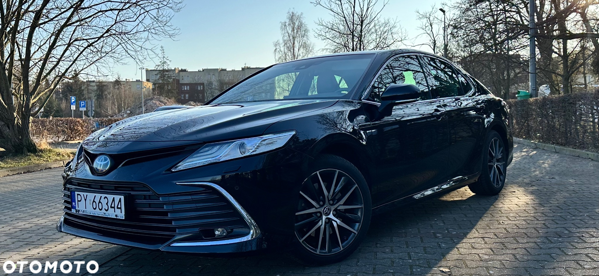 Toyota Camry 2.5 Hybrid Executive CVT - 2