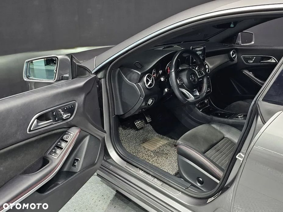 Mercedes-Benz CLA 220 4Matic 7G-DCT AMG Line - 12